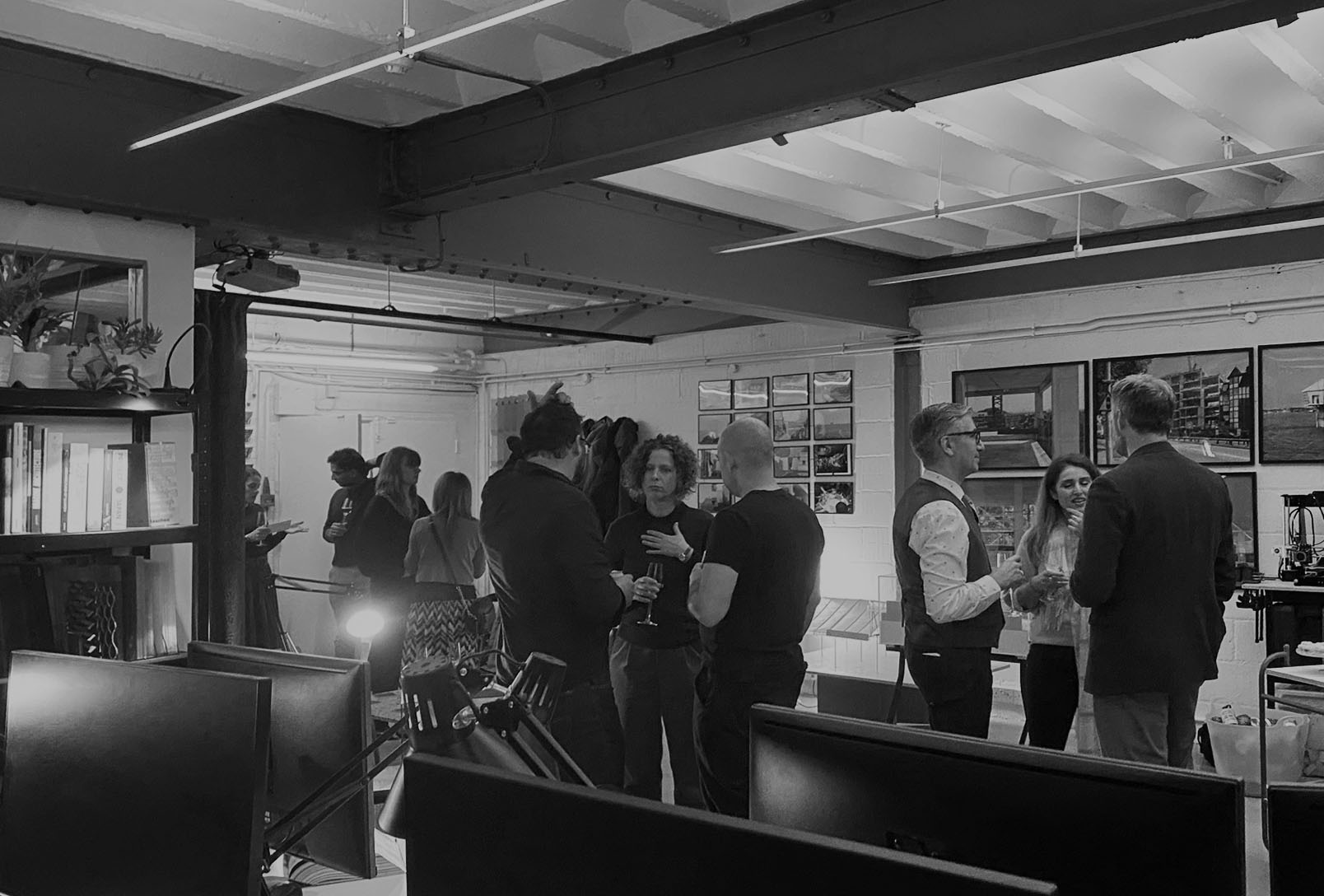 NEUBAU_contact_background